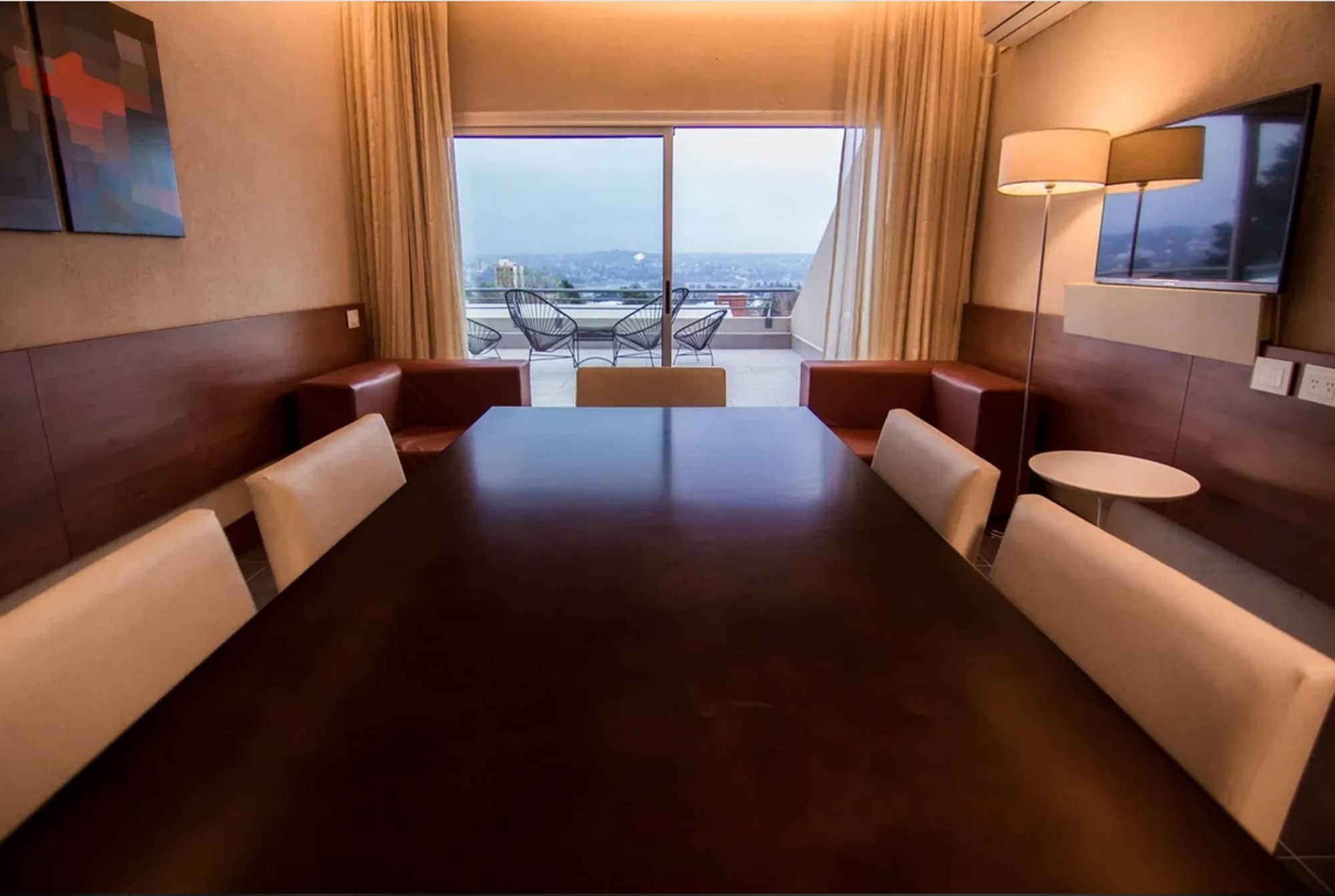 Pinares Panorama Suites, Spa & Convention Center Villa Carlos Paz Bagian luar foto